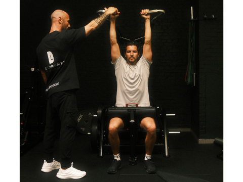 photo of personal trainer Dario Di Lorenzo and two female clients performing a core exercise